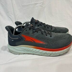 Altra Torin 7 running shoes men’s size 10 Gray/ Red